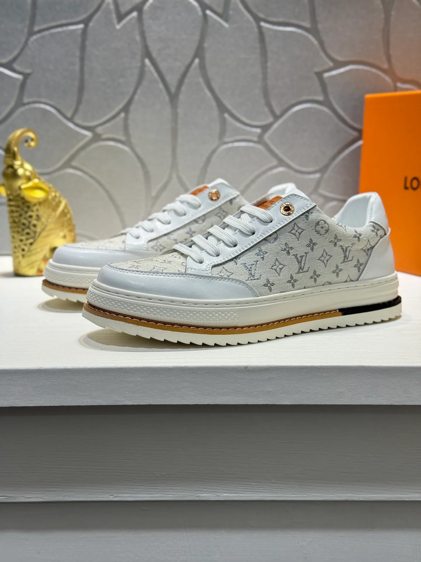 Men's shoes 💰400 [New style] 🌂🌂Top original order - Louis Vuitton®️ Trendy and fashionable yet low-key men's casual shoes, LV special fabric pattern on the upper, comfortable and breathable, sheepskin lining, original rubber outsole, 3 colors available ~ a must-have for sportsmen. Size: 38-44 (45 customized